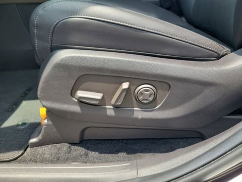 Used 2025 Kia Carnival FWD image 15