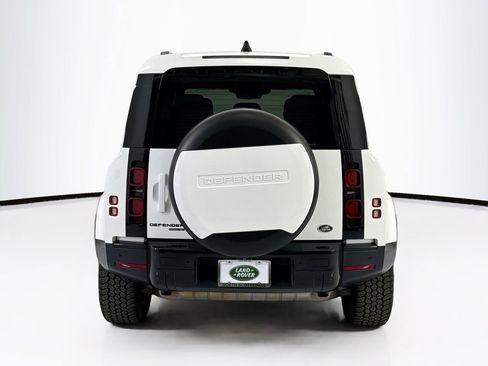 Used 2020 Land Rover Defender 110 SE image 6