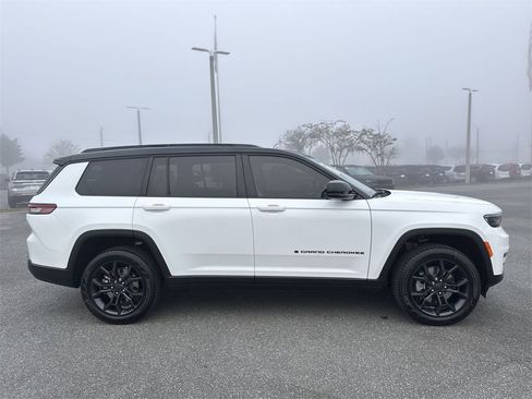New 2025 Jeep Grand Cherokee L Limited w/ Trailer Tow Package image 2