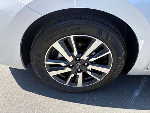 Used 2025 Nissan Versa SV image 28