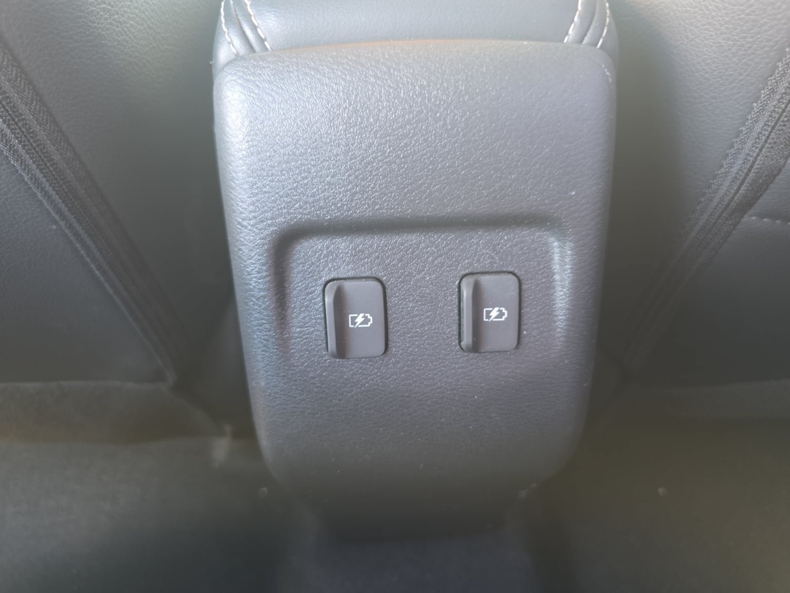 Used 2023 Nissan Kicks SR w/ SR Premium Package FWD image 23