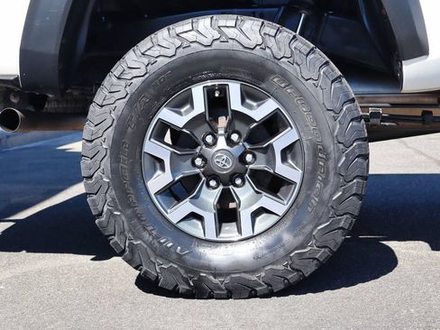 Used 2018 Toyota Tacoma TRD Off-Road AWD/4WD image 57
