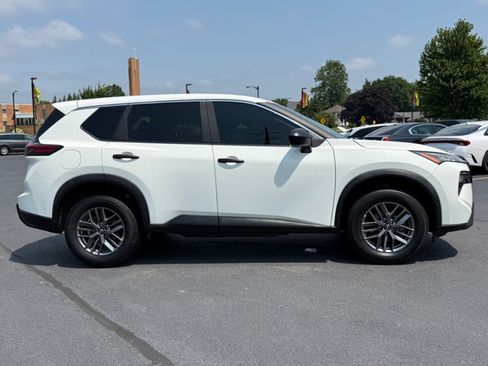 Used 2024 Nissan Rogue S AWD/4WD image 9