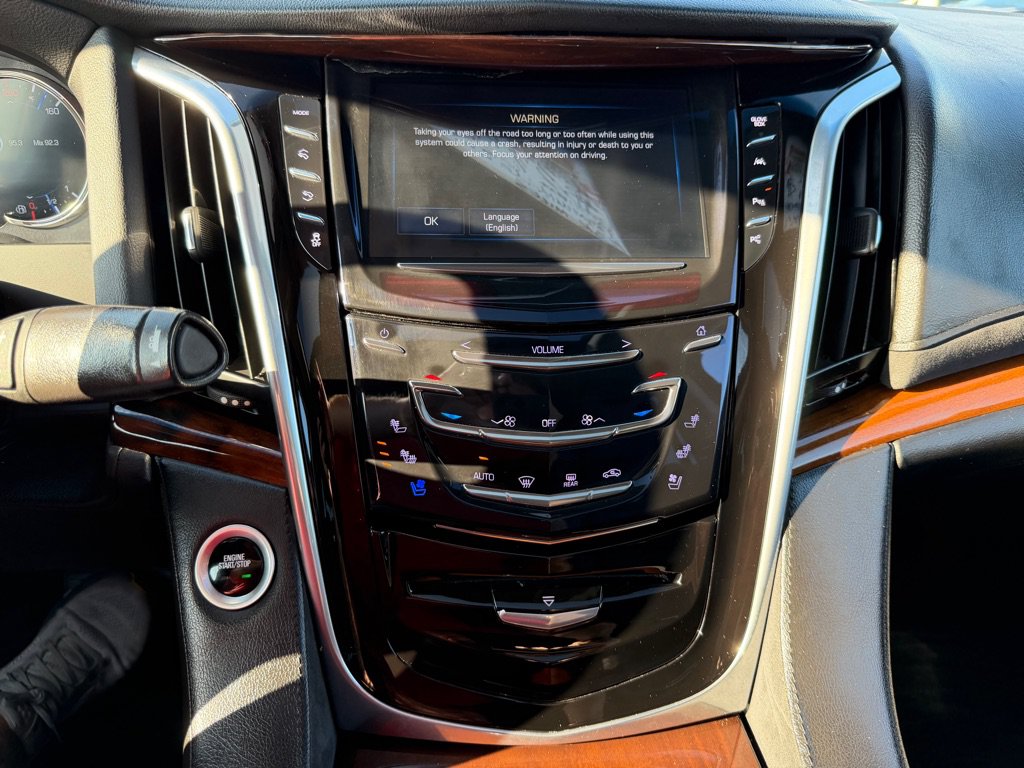Used 2018 Cadillac Escalade ESV Premium Luxury AWD/4WD image 34