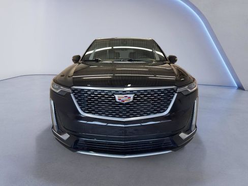 Used 2022 Cadillac XT6 Premium Luxury image 2