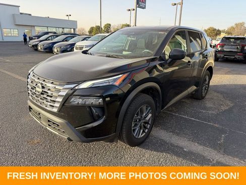 Used 2024 Nissan Rogue S image 3