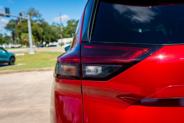Used 2023 Nissan Rogue SV FWD image 16