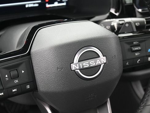 New 2026 Nissan Pathfinder Platinum image 13