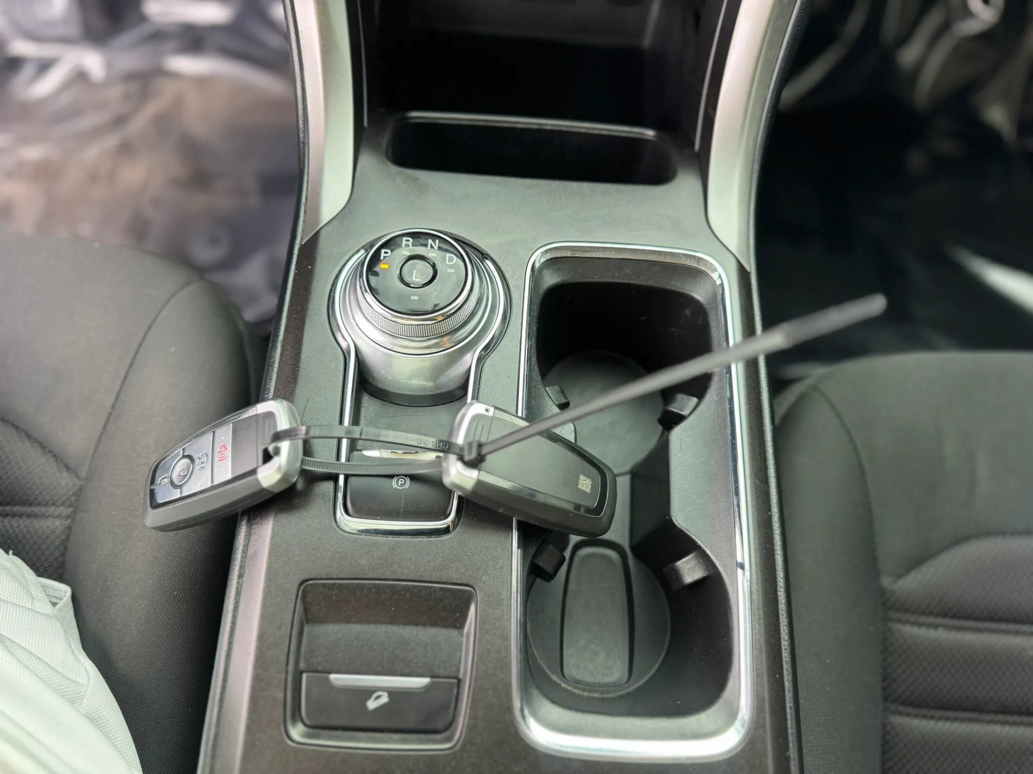 Used 2017 Ford Fusion SE w/ Fusion SE Technology Package FWD image 17