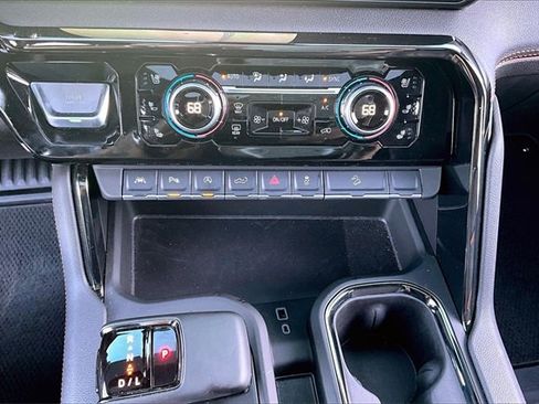 Used 2025 GMC Sierra 1500 AT4 w/ AT4 Premium Package image 17