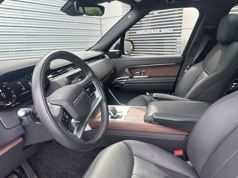 Used 2025 Land Rover Range Rover SE AWD/4WD image 9
