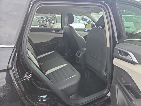 New 2025 Volkswagen Taos SEL image 32