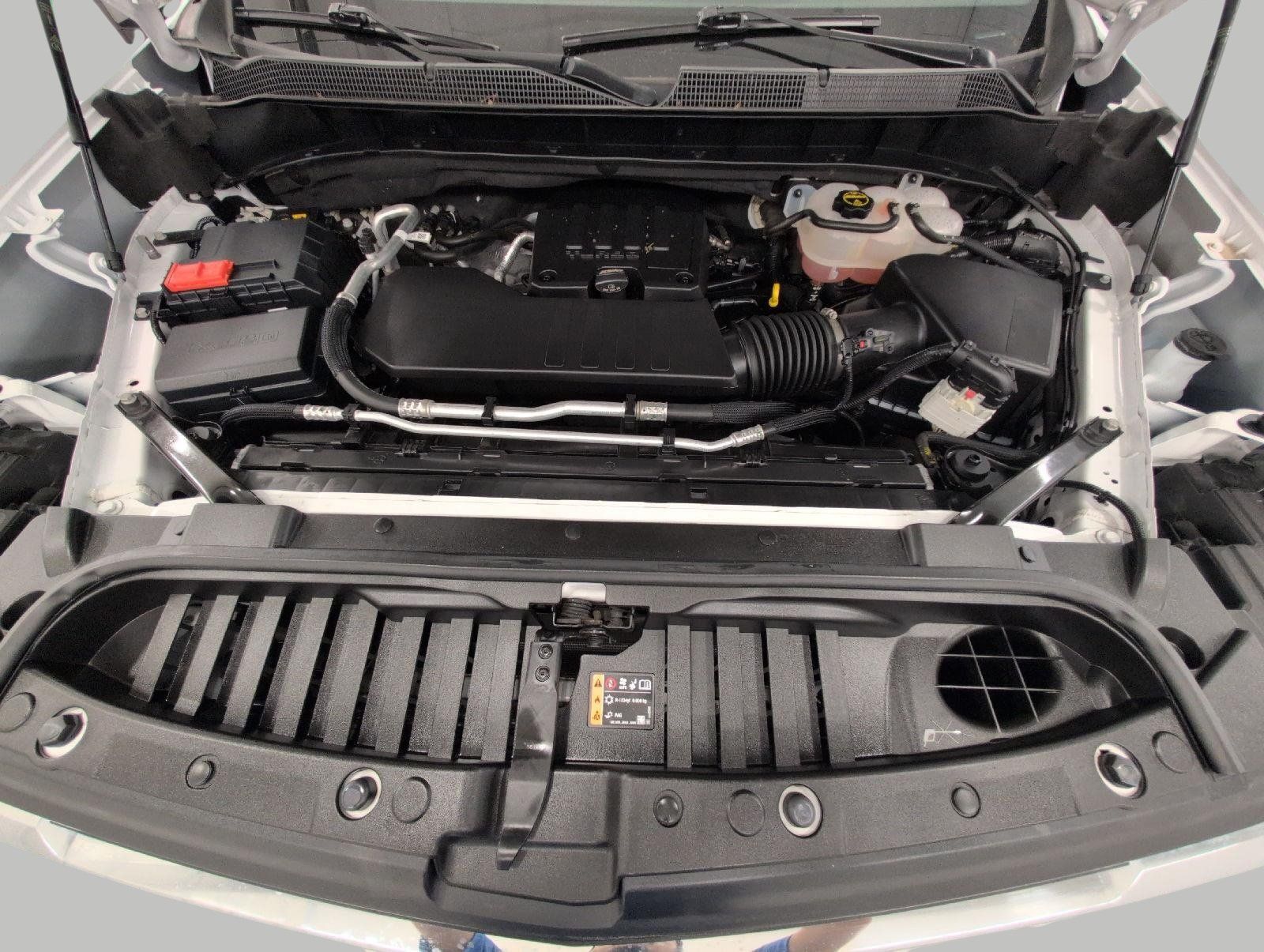 Used 2024 Chevrolet Silverado 1500 LT AWD/4WD image 9