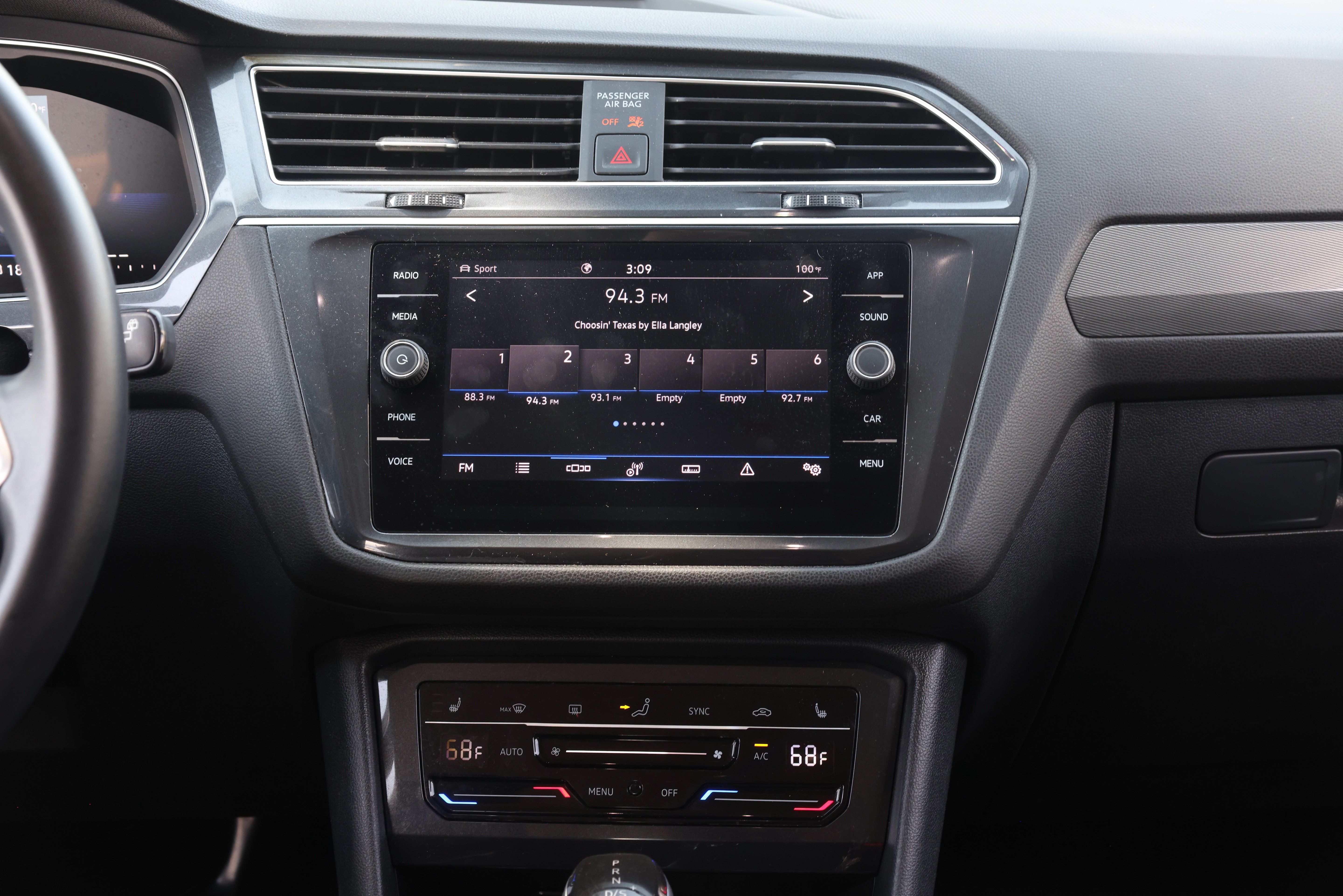 Used 2024 Volkswagen Tiguan SE AWD/4WD image 9