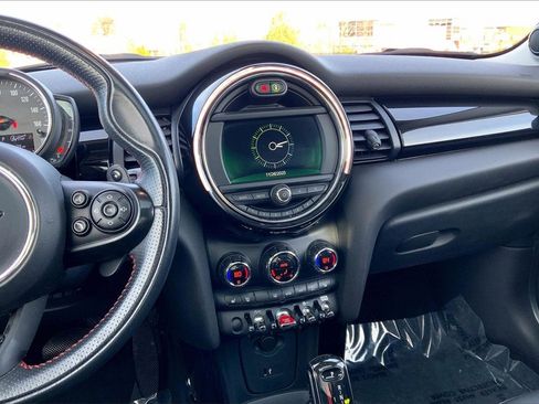 Used 2020 MINI Cooper S w/ Premium Package image 11