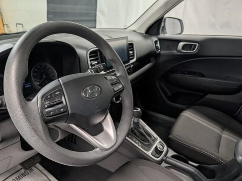 Used 2020 Hyundai Venue SEL FWD image 16