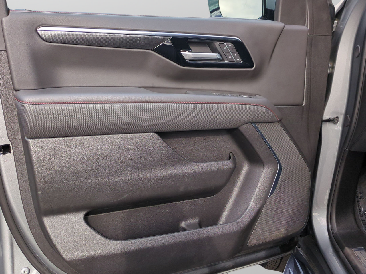 Used 2026 Chevrolet Suburban RST RWD image 15