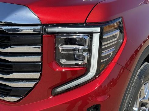 New 2026 GMC Sierra 1500 SLT image 17