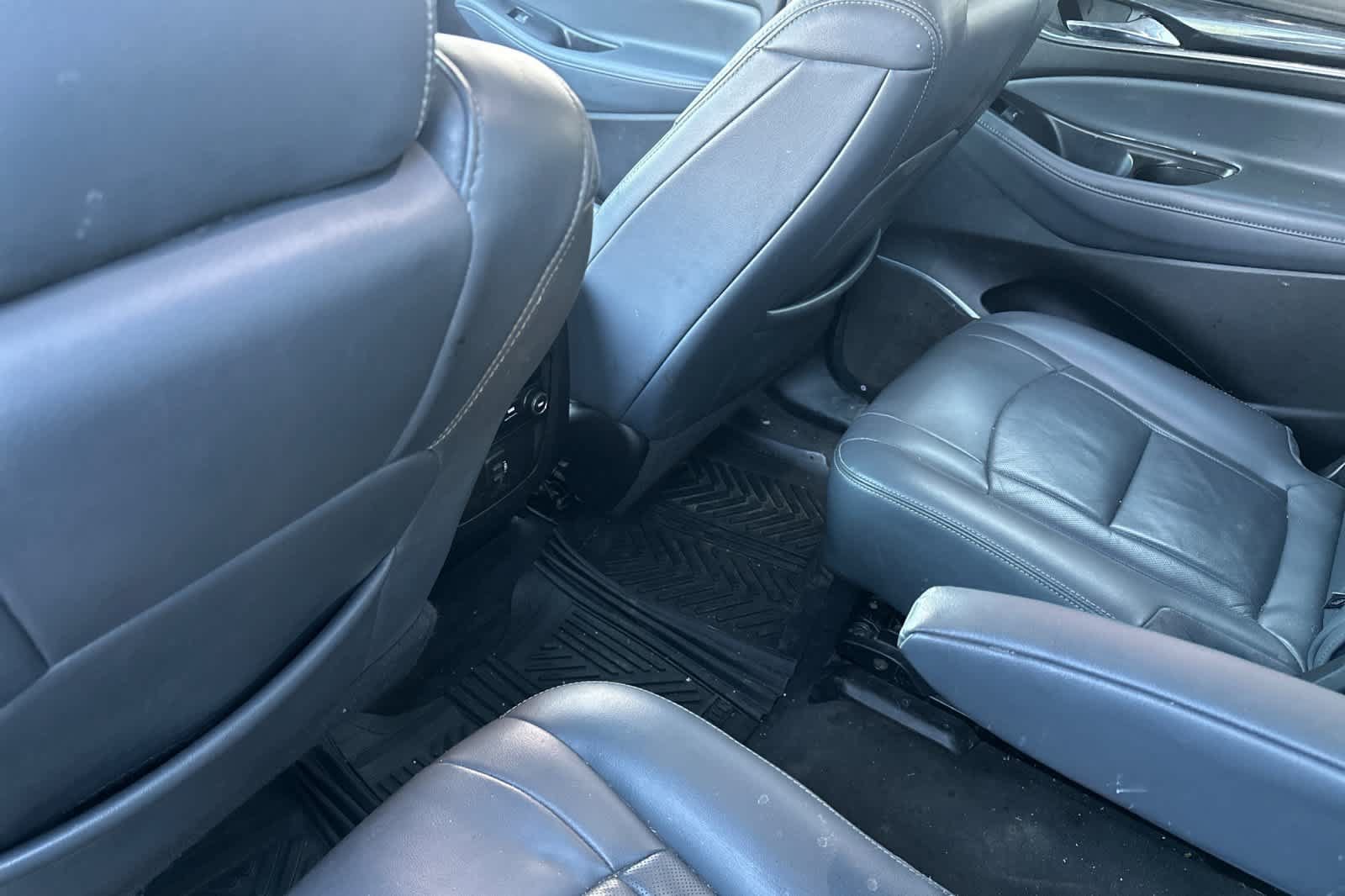 Used 2021 Buick Enclave Essence FWD image 5