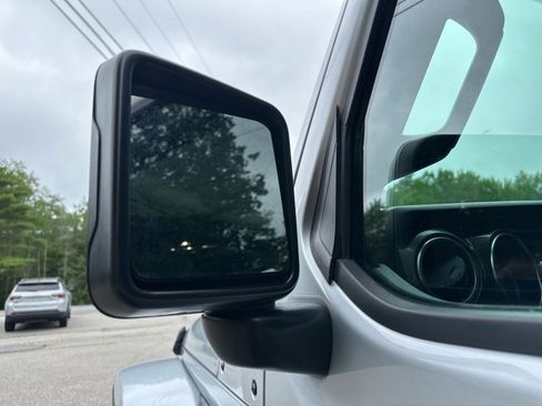 Used 2023 Jeep Gladiator Overland image 29