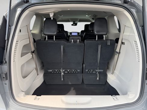 Used 2022 Chrysler Pacifica Touring-L FWD image 20