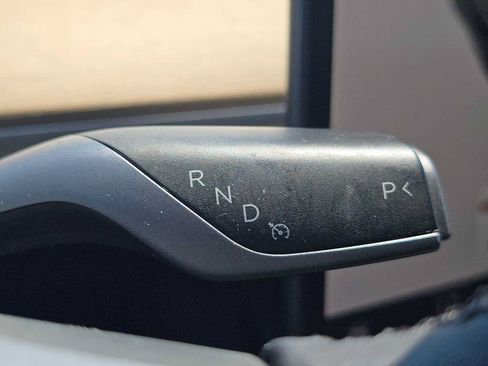 Used 2022 Tesla Model Y Long Range AWD/4WD image 32