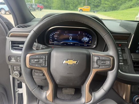 Used 2024 Chevrolet Suburban High Country w/ Premium Package AWD/4WD image 12