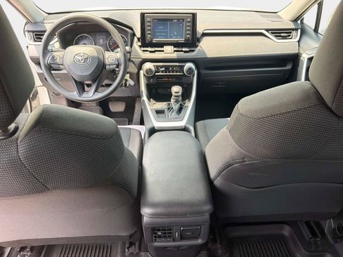Used 2022 Toyota RAV4 LE FWD image 17
