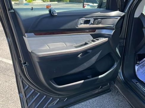 Used 2017 Ford Explorer Platinum AWD/4WD image 15