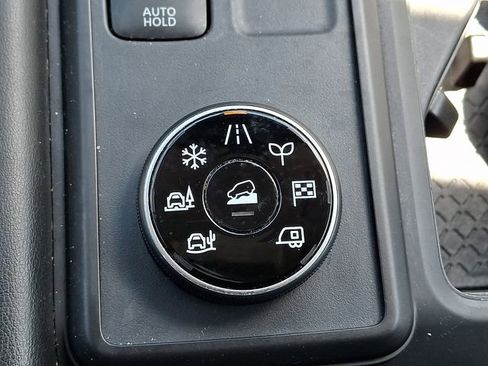 Used 2024 Nissan Pathfinder S AWD/4WD image 23