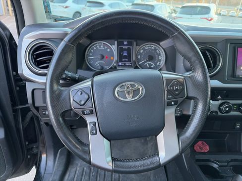 Used 2017 Toyota Tacoma SR5 w/ Tow Package image 12