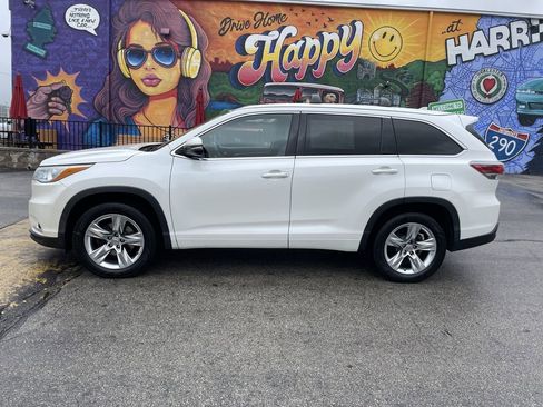 Used 2015 Toyota Highlander Limited w/ Driver Technology Package FWD image 2