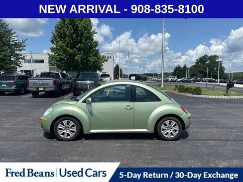 Used 2009 Volkswagen Beetle Coupe FWD image 4