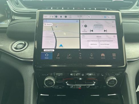 Used 2023 Jeep Grand Cherokee Overland w/ Luxury Tech Group IV AWD/4WD image 24