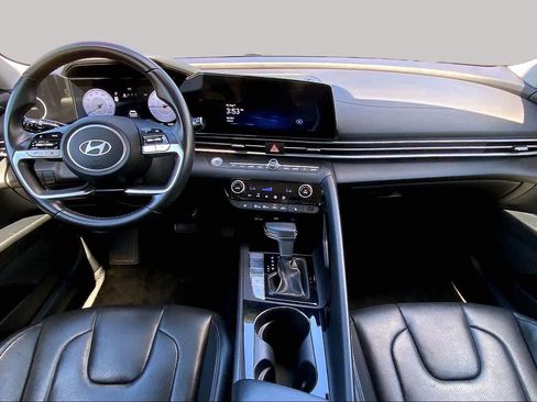 Used 2025 Hyundai Elantra Limited FWD image 16
