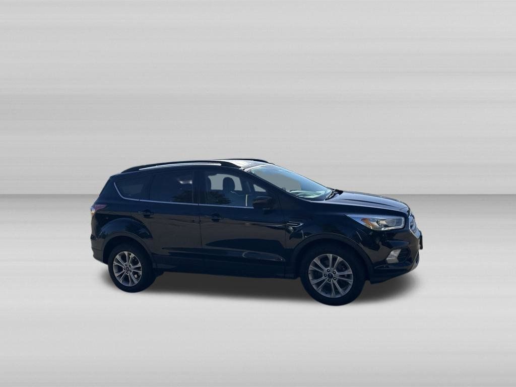 Used 2017 Ford Escape SE w/ Equipment Group 201A FWD image 3