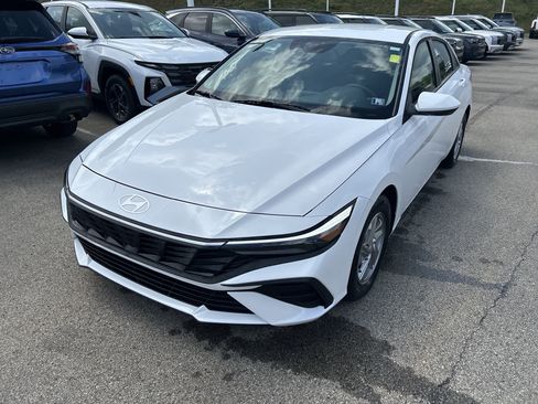 Used 2025 Hyundai Elantra SE FWD image 10