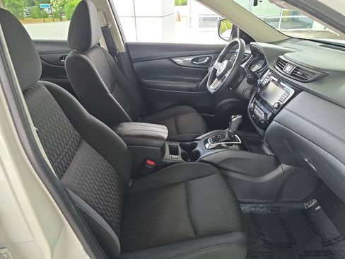 Used 2019 Nissan Rogue SV FWD image 27