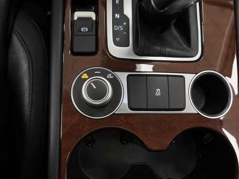 Used 2016 Volkswagen Touareg VR6 image 35