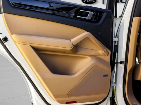 Used 2019 Porsche Cayenne image 27