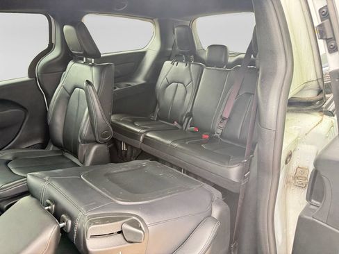 Used 2024 Chrysler Pacifica Limited FWD image 34