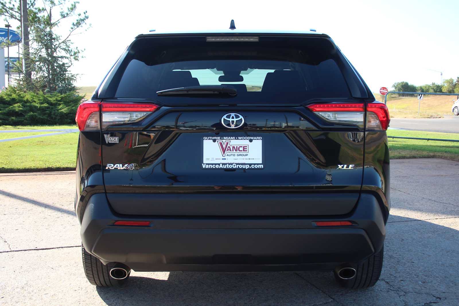 Used 2020 Toyota RAV4 XLE FWD image 9