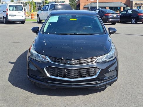 Used 2017 Chevrolet Cruze LT w/ Convenience Package image 8