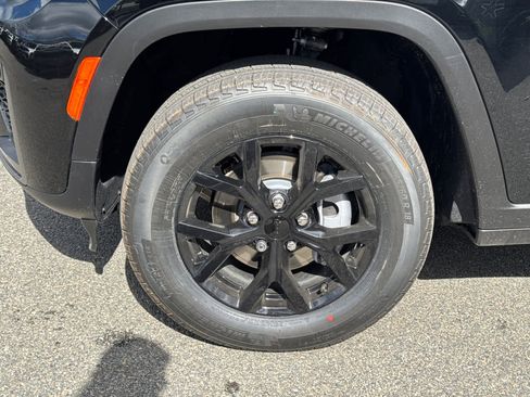 New 2026 Jeep Grand Cherokee Altitude image 10