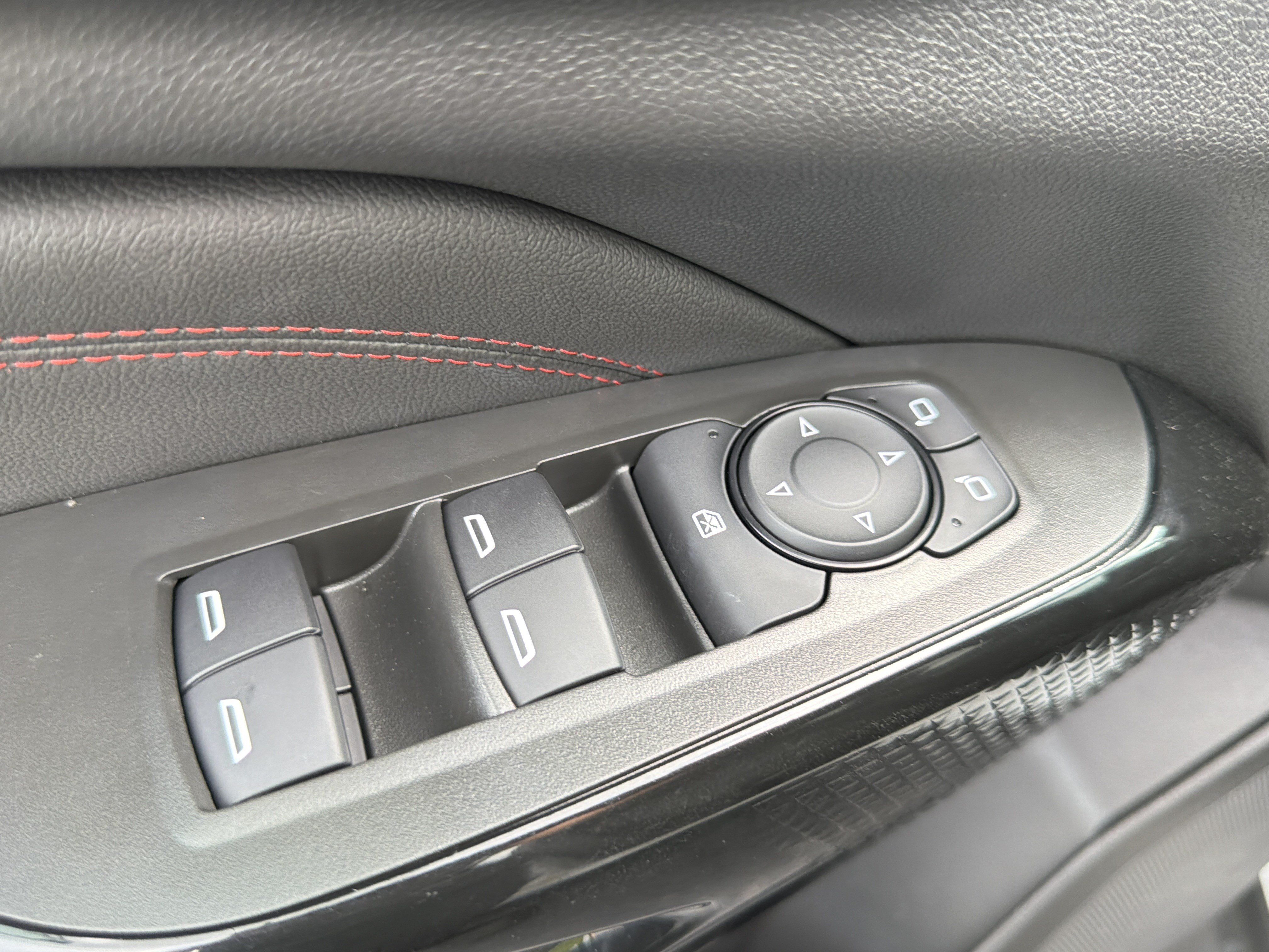 Used 2025 Chevrolet Trax RS w/ Driver Confidence Package FWD image 25