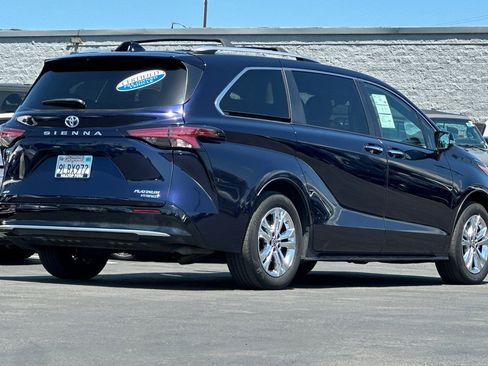 Used 2024 Toyota Sienna Platinum AWD/4WD image 4