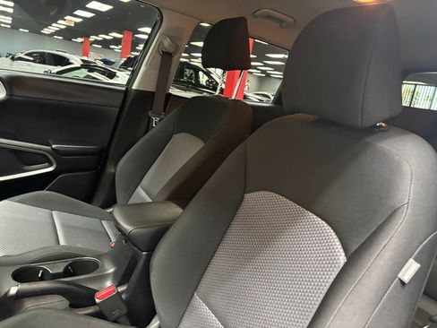 Used 2023 Kia Soul LX w/ LX Technology Package FWD image 16