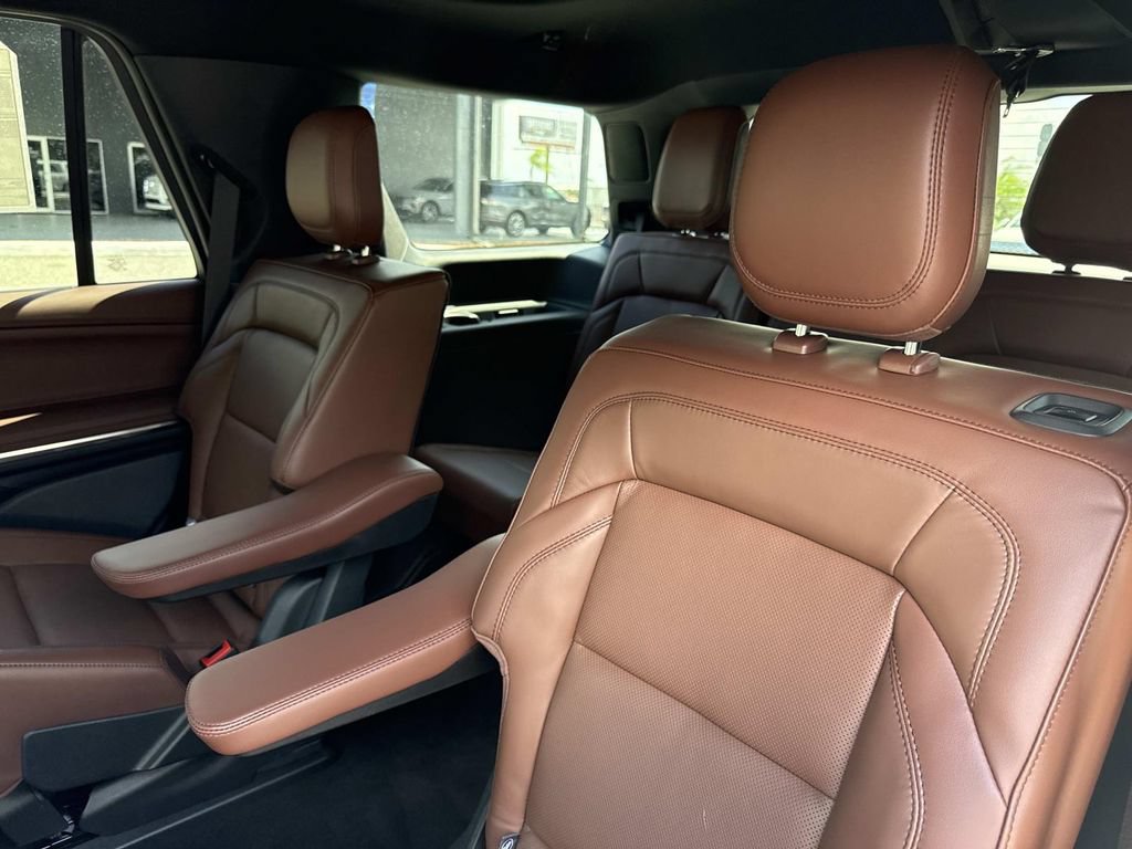 New 2026 Lincoln Navigator Reserve AWD/4WD image 15