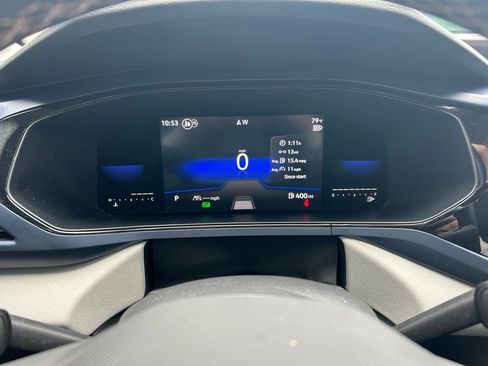 Used 2023 Volkswagen Taos SE w/ Panoramic Sunroof Package image 9