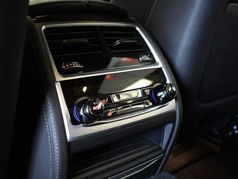 Used 2019 BMW 750i xDrive w/ Executive Package AWD/4WD image 25